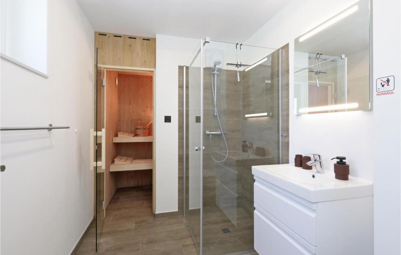 Amazing Home In Lembruch-Duemmer See With Sauna Bagian luar foto