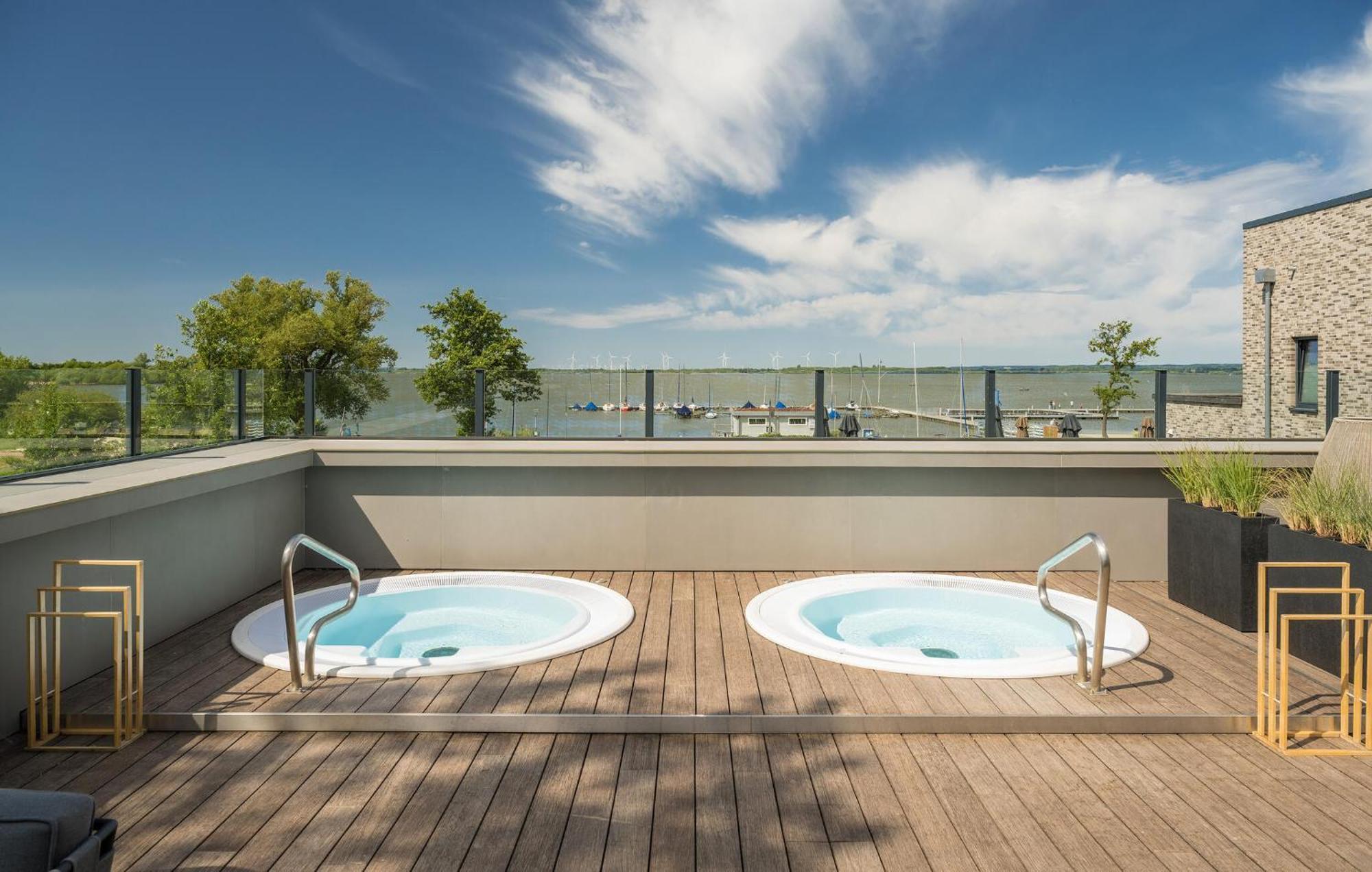 Amazing Home In Lembruch-Duemmer See With Sauna Bagian luar foto